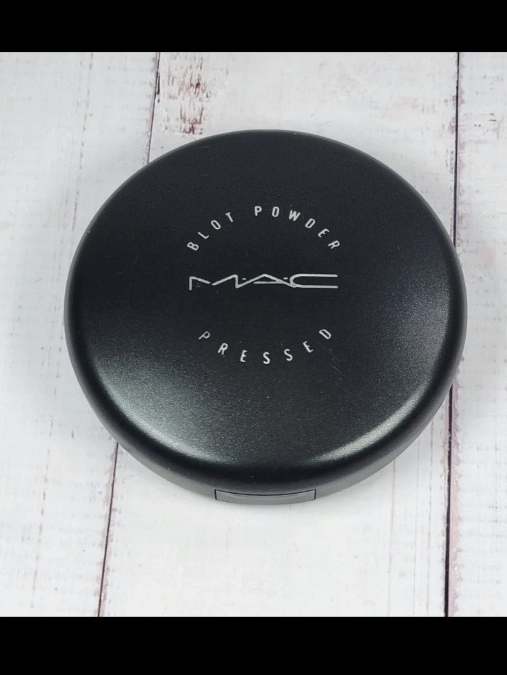 MAC Cosmetics Blot Pressed Powder in Medium BNWOB